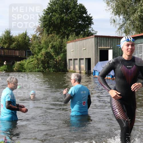 31.08.2025 - Elbe Triathlon Hamburg Luisa Fischer http://msf.ph/oto/8685775 31.08.2025 10:41:07 Schwimmen 1367, 1378, 1479 meine-sportfotos.de