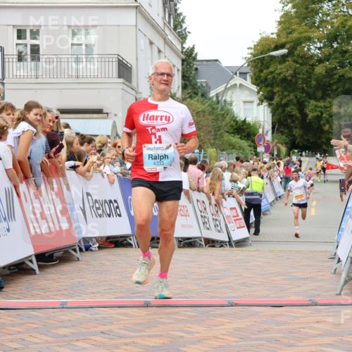 31.08.2025 - 21. Blankeneser Heldenlauf Strokosch-Dieckow http://msf.ph/oto/8685778 31.08.2025 12:00:39 Ziel 5784, 4144, 4394, 4395, 4333 meine-sportfotos.de