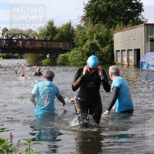 31.08.2025 - Elbe Triathlon Hamburg Luisa Fischer http://msf.ph/oto/8685779 31.08.2025 10:41:16 Schwimmen 1408, 1465, 1494 meine-sportfotos.de