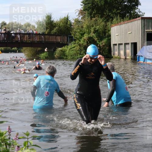 31.08.2025 - Elbe Triathlon Hamburg Luisa Fischer http://msf.ph/oto/8685781 31.08.2025 10:41:17 Schwimmen 1408, 1465, 1494 meine-sportfotos.de