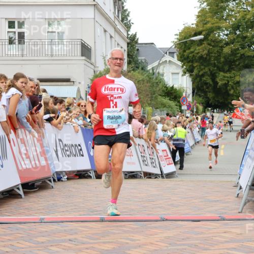 31.08.2025 - 21. Blankeneser Heldenlauf Strokosch-Dieckow http://msf.ph/oto/8685786 31.08.2025 12:00:39 Ziel 5784, 4144, 4394, 4395, 4333 meine-sportfotos.de