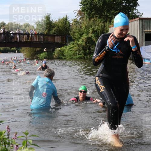 31.08.2025 - Elbe Triathlon Hamburg Luisa Fischer http://msf.ph/oto/8685787 31.08.2025 10:41:18 Schwimmen 1408, 1465, 1494 meine-sportfotos.de
