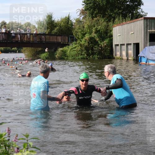 31.08.2025 - Elbe Triathlon Hamburg Luisa Fischer http://msf.ph/oto/8685794 31.08.2025 10:41:19 Schwimmen 1404, 1408, 1465, 1494 meine-sportfotos.de