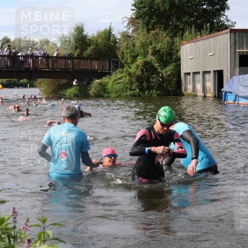 31.08.2025 - Elbe Triathlon Hamburg Luisa Fischer http://msf.ph/oto/8685797 31.08.2025 10:41:20 Schwimmen 1404, 1408, 1465, 1494 meine-sportfotos.de