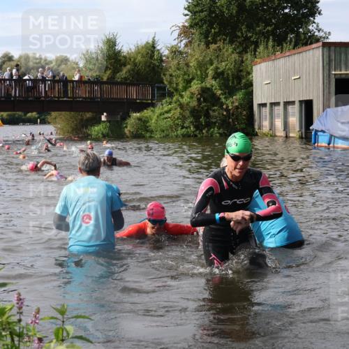 31.08.2025 - Elbe Triathlon Hamburg Luisa Fischer http://msf.ph/oto/8685800 31.08.2025 10:41:21 Schwimmen 1404, 1408, 1465, 1494 meine-sportfotos.de