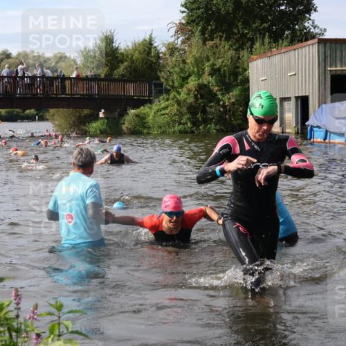 31.08.2025 - Elbe Triathlon Hamburg Luisa Fischer http://msf.ph/oto/8685804 31.08.2025 10:41:21 Schwimmen 1404, 1408, 1465, 1494 meine-sportfotos.de