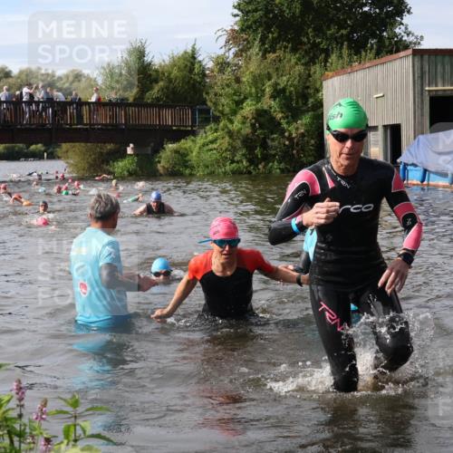 31.08.2025 - Elbe Triathlon Hamburg Luisa Fischer http://msf.ph/oto/8685805 31.08.2025 10:41:22 Schwimmen 1404, 1408, 1465, 1494 meine-sportfotos.de