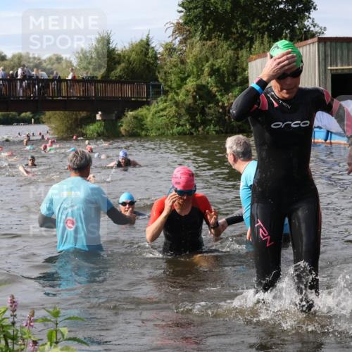 31.08.2025 - Elbe Triathlon Hamburg Luisa Fischer http://msf.ph/oto/8685808 31.08.2025 10:41:22 Schwimmen 1404, 1408, 1465, 1494 meine-sportfotos.de