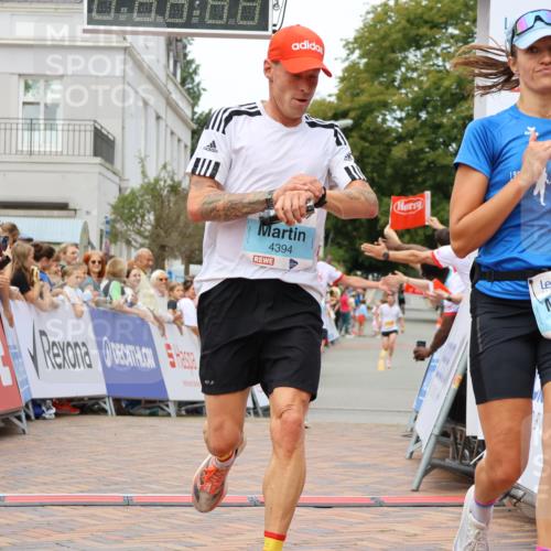 31.08.2025 - 21. Blankeneser Heldenlauf Strokosch-Dieckow http://msf.ph/oto/8685815 31.08.2025 12:00:37 Ziel 5784, 4144, 4394, 4395, 4333 meine-sportfotos.de