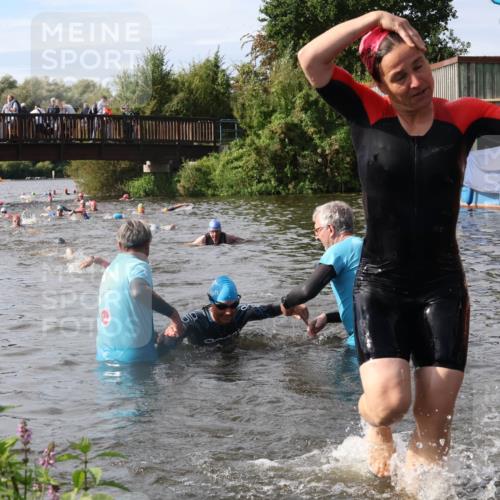 31.08.2025 - Elbe Triathlon Hamburg Luisa Fischer http://msf.ph/oto/8685819 31.08.2025 10:41:24 Schwimmen 1404, 1408, 1465, 1494 meine-sportfotos.de