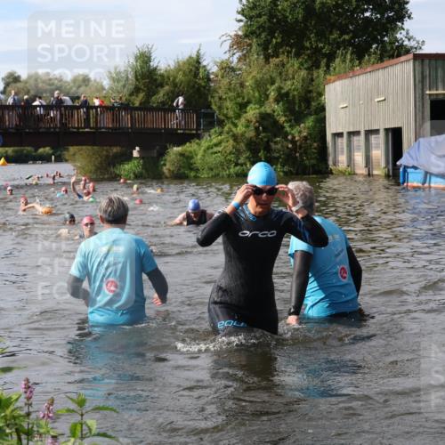 31.08.2025 - Elbe Triathlon Hamburg Luisa Fischer http://msf.ph/oto/8685820 31.08.2025 10:41:26 Schwimmen 1404, 1465, 1494 meine-sportfotos.de