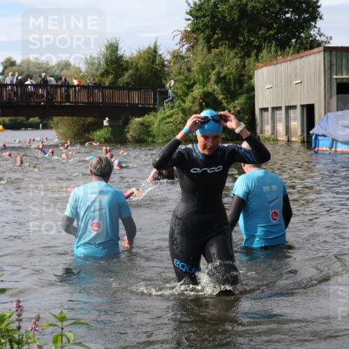 31.08.2025 - Elbe Triathlon Hamburg Luisa Fischer http://msf.ph/oto/8685824 31.08.2025 10:41:27 Schwimmen 1404, 1465, 1494 meine-sportfotos.de
