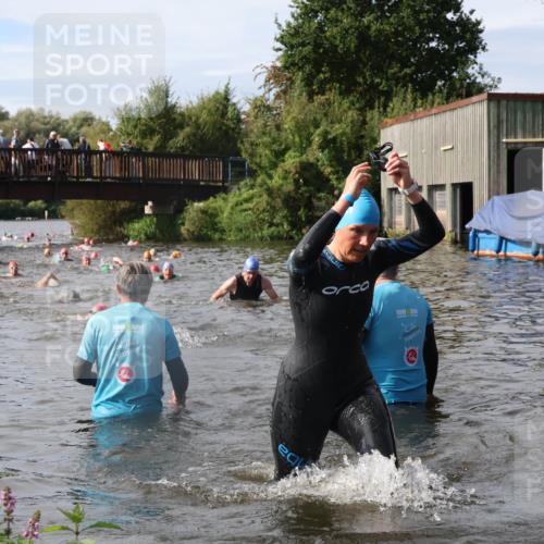 31.08.2025 - Elbe Triathlon Hamburg Luisa Fischer http://msf.ph/oto/8685826 31.08.2025 10:41:27 Schwimmen 1404, 1465, 1494 meine-sportfotos.de