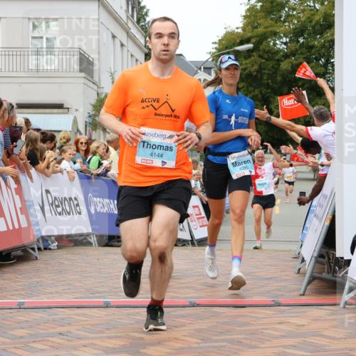 31.08.2025 - 21. Blankeneser Heldenlauf Strokosch-Dieckow http://msf.ph/oto/8685828 31.08.2025 12:00:36 Ziel 5784, 4144, 4394, 4395, 4333 meine-sportfotos.de