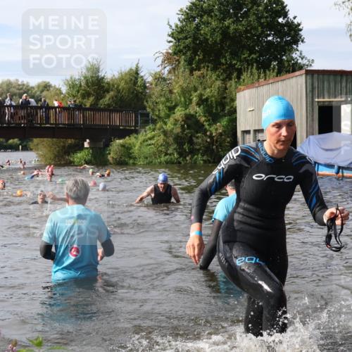 31.08.2025 - Elbe Triathlon Hamburg Luisa Fischer http://msf.ph/oto/8685830 31.08.2025 10:41:28 Schwimmen 1404, 1429, 1465 meine-sportfotos.de
