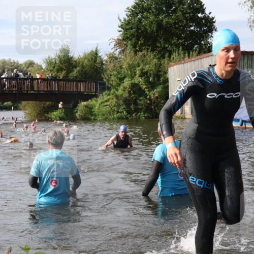 31.08.2025 - Elbe Triathlon Hamburg Luisa Fischer http://msf.ph/oto/8685831 31.08.2025 10:41:28 Schwimmen 1404, 1429, 1465 meine-sportfotos.de