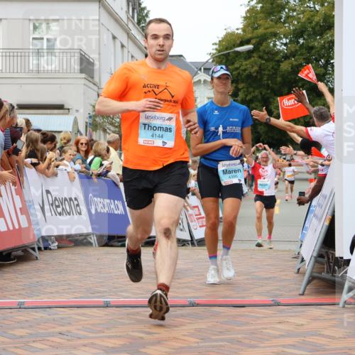 31.08.2025 - 21. Blankeneser Heldenlauf Strokosch-Dieckow http://msf.ph/oto/8685844 31.08.2025 12:00:36 Ziel 5784, 4144, 4394, 4395, 4333 meine-sportfotos.de