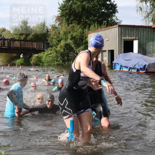 31.08.2025 - Elbe Triathlon Hamburg Luisa Fischer http://msf.ph/oto/8685867 31.08.2025 10:41:45 Schwimmen 1345, 1370, 1388, 1442, 1449 meine-sportfotos.de