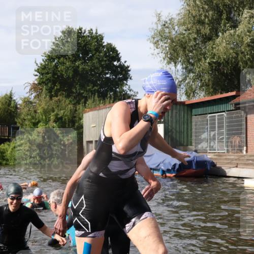 31.08.2025 - Elbe Triathlon Hamburg Luisa Fischer http://msf.ph/oto/8685873 31.08.2025 10:41:46 Schwimmen 1345, 1370, 1442, 1449 meine-sportfotos.de