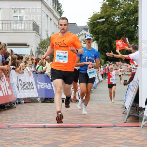 31.08.2025 - 21. Blankeneser Heldenlauf Strokosch-Dieckow http://msf.ph/oto/8685885 31.08.2025 12:00:35 Ziel 5784, 4144, 4394, 4395, 4333 meine-sportfotos.de