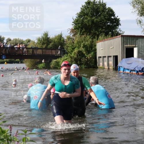 31.08.2025 - Elbe Triathlon Hamburg Luisa Fischer http://msf.ph/oto/8685889 31.08.2025 10:41:56 Schwimmen 1345, 1365, 1375, 1381, 1382, 1393, 1428, 1449, 1484, 1487 meine-sportfotos.de