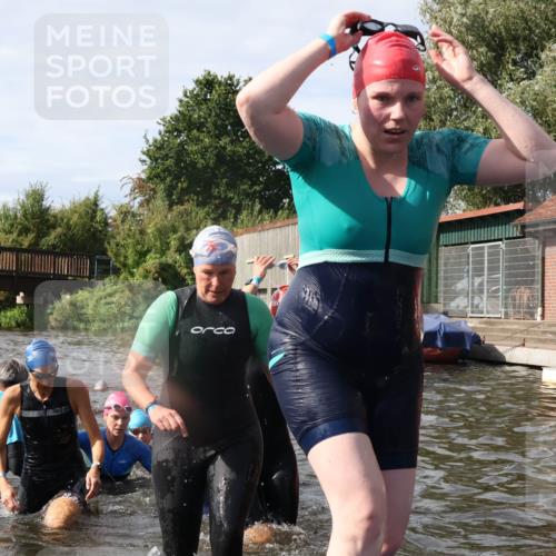 31.08.2025 - Elbe Triathlon Hamburg Luisa Fischer http://msf.ph/oto/8685899 31.08.2025 10:41:59 Schwimmen 1365, 1375, 1381, 1382, 1393, 1413, 1428, 1484, 1487, 1498 meine-sportfotos.de