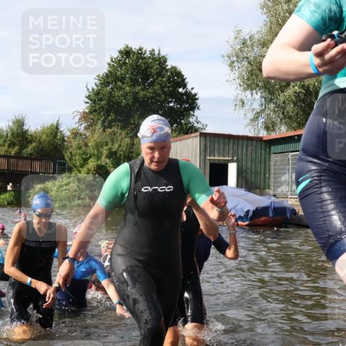 31.08.2025 - Elbe Triathlon Hamburg Luisa Fischer http://msf.ph/oto/8685903 31.08.2025 10:41:59 Schwimmen 1365, 1375, 1381, 1382, 1393, 1413, 1428, 1484, 1487, 1498 meine-sportfotos.de