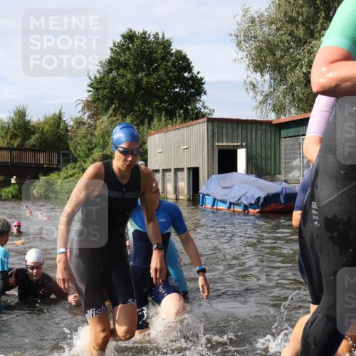 31.08.2025 - Elbe Triathlon Hamburg Luisa Fischer http://msf.ph/oto/8685912 31.08.2025 10:42:01 Schwimmen 1365, 1375, 1381, 1382, 1393, 1395, 1413, 1428, 1450, 1484, 1487, 1498 meine-sportfotos.de