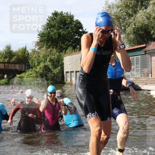 31.08.2025 - Elbe Triathlon Hamburg Luisa Fischer http://msf.ph/oto/8685917 31.08.2025 10:42:02 Schwimmen 1365, 1375, 1381, 1382, 1393, 1395, 1411, 1413, 1416, 1425, 1428, 1450, 1484, 1487, 1498 meine-sportfotos.de
