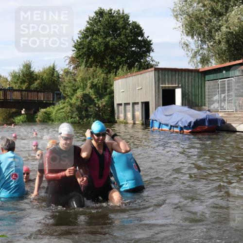 31.08.2025 - Elbe Triathlon Hamburg Luisa Fischer http://msf.ph/oto/8685923 31.08.2025 10:42:03 Schwimmen 1365, 1375, 1381, 1382, 1393, 1395, 1411, 1413, 1416, 1425, 1428, 1450, 1484, 1487, 1498 meine-sportfotos.de