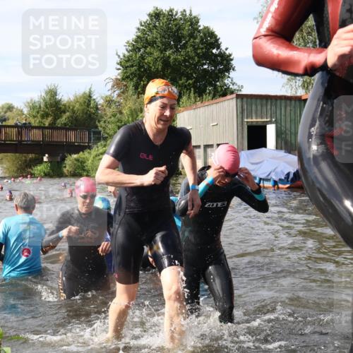 31.08.2025 - Elbe Triathlon Hamburg Luisa Fischer http://msf.ph/oto/8685937 31.08.2025 10:42:06 Schwimmen 1365, 1382, 1393, 1395, 1407, 1410, 1411, 1413, 1416, 1425, 1428, 1433, 1450, 1487, 1498 meine-sportfotos.de