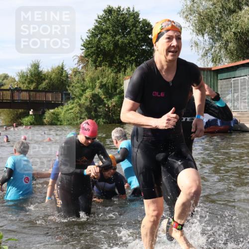 31.08.2025 - Elbe Triathlon Hamburg Luisa Fischer http://msf.ph/oto/8685941 31.08.2025 10:42:07 Schwimmen 1357, 1365, 1382, 1395, 1407, 1410, 1411, 1413, 1416, 1425, 1428, 1433, 1450, 1498 meine-sportfotos.de