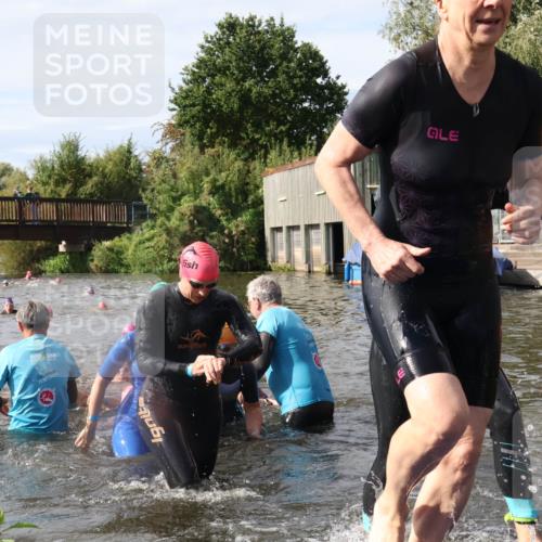 31.08.2025 - Elbe Triathlon Hamburg Luisa Fischer http://msf.ph/oto/8685942 31.08.2025 10:42:07 Schwimmen 1357, 1365, 1382, 1395, 1407, 1410, 1411, 1413, 1416, 1425, 1428, 1433, 1450, 1498 meine-sportfotos.de