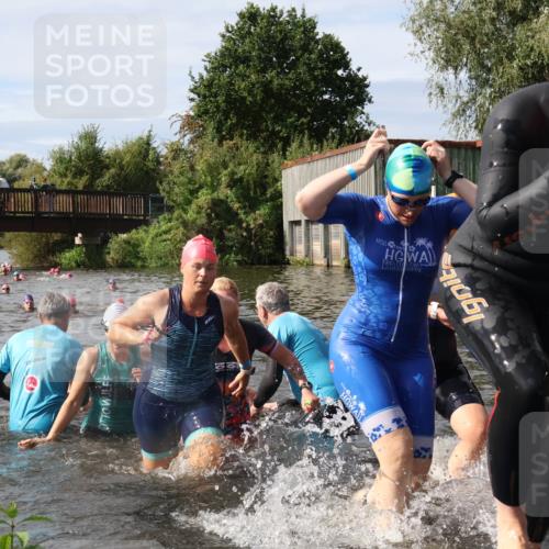 31.08.2025 - Elbe Triathlon Hamburg Luisa Fischer http://msf.ph/oto/8685954 31.08.2025 10:42:09 Schwimmen 1357, 1382, 1395, 1407, 1410, 1411, 1413, 1416, 1425, 1428, 1433, 1450, 1498 meine-sportfotos.de