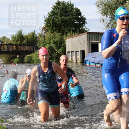 31.08.2025 - Elbe Triathlon Hamburg Luisa Fischer http://msf.ph/oto/8685957 31.08.2025 10:42:10 Schwimmen 1357, 1382, 1395, 1407, 1410, 1411, 1413, 1416, 1425, 1428, 1433, 1436, 1450, 1498 meine-sportfotos.de
