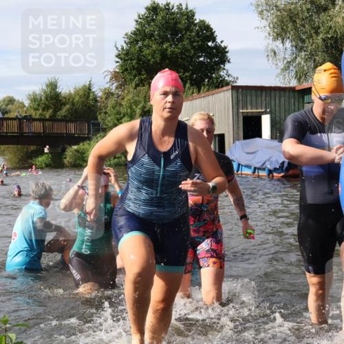 31.08.2025 - Elbe Triathlon Hamburg Luisa Fischer http://msf.ph/oto/8685960 31.08.2025 10:42:11 Schwimmen 1357, 1395, 1407, 1410, 1411, 1413, 1416, 1425, 1433, 1436, 1450, 1498 meine-sportfotos.de