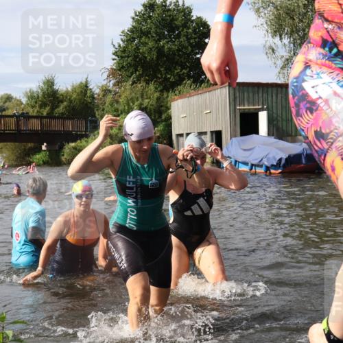 31.08.2025 - Elbe Triathlon Hamburg Luisa Fischer http://msf.ph/oto/8685968 31.08.2025 10:42:12 Schwimmen 1357, 1395, 1407, 1410, 1411, 1413, 1416, 1425, 1433, 1436, 1450 meine-sportfotos.de