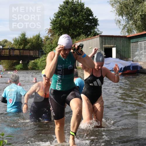 31.08.2025 - Elbe Triathlon Hamburg Luisa Fischer http://msf.ph/oto/8685969 31.08.2025 10:42:13 Schwimmen 1357, 1395, 1407, 1410, 1411, 1416, 1425, 1433, 1436, 1450 meine-sportfotos.de