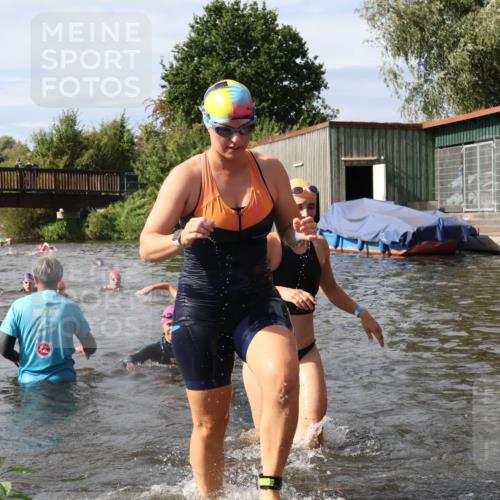 31.08.2025 - Elbe Triathlon Hamburg Luisa Fischer http://msf.ph/oto/8685980 31.08.2025 10:42:15 Schwimmen 1357, 1395, 1407, 1410, 1411, 1416, 1422, 1425, 1433, 1436 meine-sportfotos.de