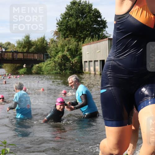 31.08.2025 - Elbe Triathlon Hamburg Luisa Fischer http://msf.ph/oto/8685987 31.08.2025 10:42:16 Schwimmen 1357, 1407, 1410, 1411, 1416, 1422, 1425, 1433, 1436 meine-sportfotos.de