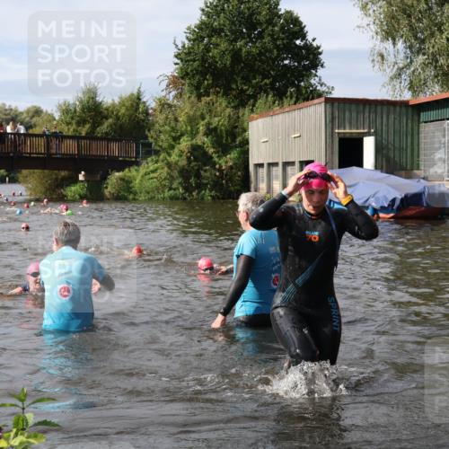 31.08.2025 - Elbe Triathlon Hamburg Luisa Fischer http://msf.ph/oto/8685988 31.08.2025 10:42:18 Schwimmen 1357, 1407, 1410, 1422, 1433, 1436 meine-sportfotos.de