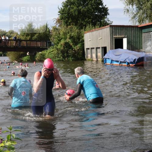 31.08.2025 - Elbe Triathlon Hamburg Luisa Fischer http://msf.ph/oto/8685994 31.08.2025 10:42:23 Schwimmen 1398, 1400, 1422, 1436, 1458 meine-sportfotos.de