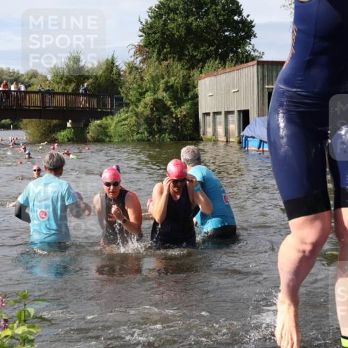 31.08.2025 - Elbe Triathlon Hamburg Luisa Fischer http://msf.ph/oto/8686007 31.08.2025 10:42:25 Schwimmen 1398, 1400, 1422, 1458 meine-sportfotos.de