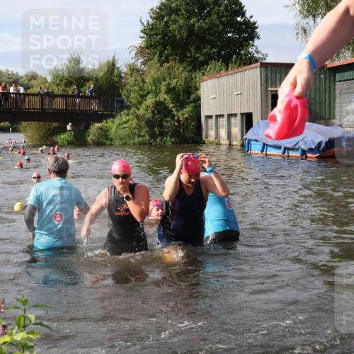 31.08.2025 - Elbe Triathlon Hamburg Luisa Fischer http://msf.ph/oto/8686008 31.08.2025 10:42:26 Schwimmen 1398, 1400, 1422, 1458 meine-sportfotos.de