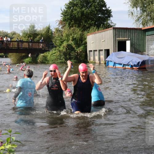 31.08.2025 - Elbe Triathlon Hamburg Luisa Fischer http://msf.ph/oto/8686009 31.08.2025 10:42:26 Schwimmen 1398, 1400, 1422, 1458 meine-sportfotos.de