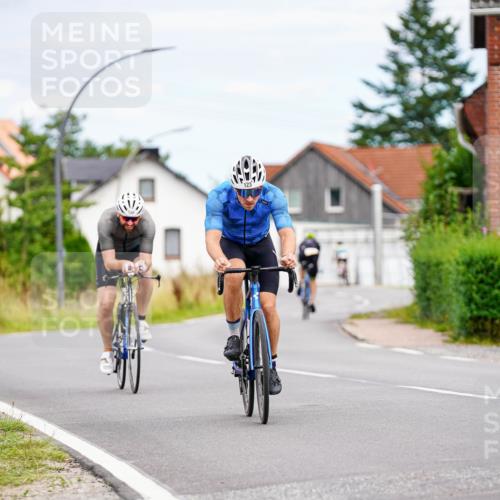 31.08.2025 - Elbe Triathlon Hamburg Michael Burmester http://msf.ph/oto/8686010 31.08.2025 14:15:25 Radfahren 135, 136, 147 meine-sportfotos.de
