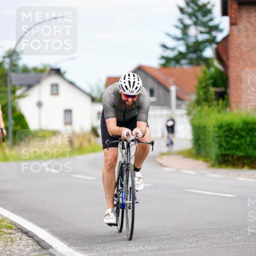 31.08.2025 - Elbe Triathlon Hamburg Michael Burmester http://msf.ph/oto/8686017 31.08.2025 14:15:26 Radfahren 135, 136, 147 meine-sportfotos.de