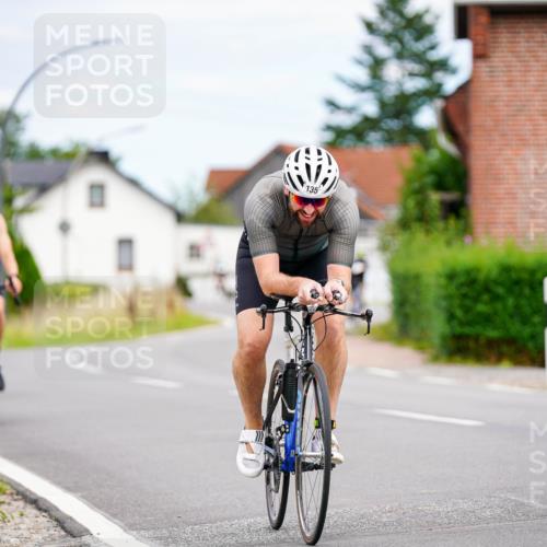 31.08.2025 - Elbe Triathlon Hamburg Michael Burmester http://msf.ph/oto/8686020 31.08.2025 14:15:27 Radfahren 135, 136, 147 meine-sportfotos.de