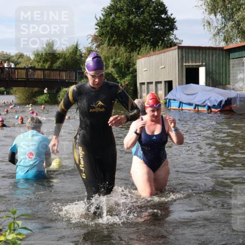 31.08.2025 - Elbe Triathlon Hamburg Luisa Fischer http://msf.ph/oto/8686038 31.08.2025 10:42:32 Schwimmen 1398, 1399, 1400, 1458, 1495 meine-sportfotos.de