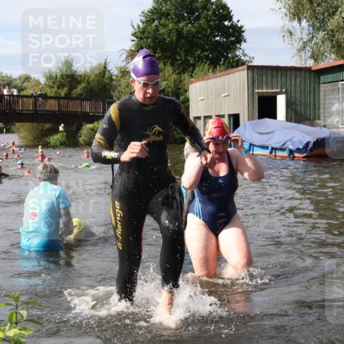 31.08.2025 - Elbe Triathlon Hamburg Luisa Fischer http://msf.ph/oto/8686040 31.08.2025 10:42:32 Schwimmen 1398, 1399, 1400, 1458, 1495 meine-sportfotos.de